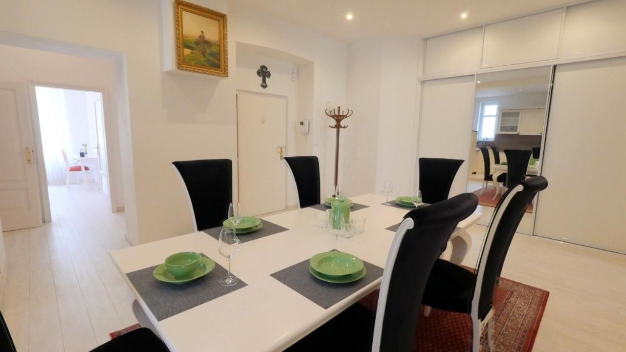 Velky 3I Apartman V Centre Mesta บราติสลาวา ภายนอก รูปภาพ